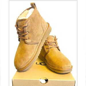 UGG Classic Chestnut  Big Boy/Girl Neumel Suede Boots